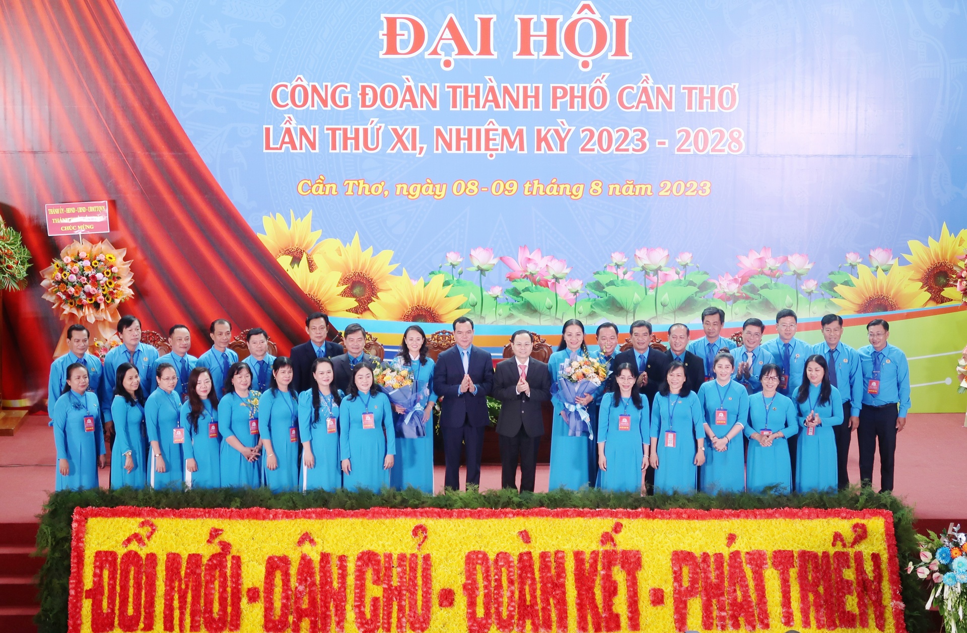 Công đoàn, người lao động đóng góp to lớn vào sự phát triển của Cần Thơ Công đoàn, người lao động đóng góp to lớn vào sự phát triển của Cần Thơ