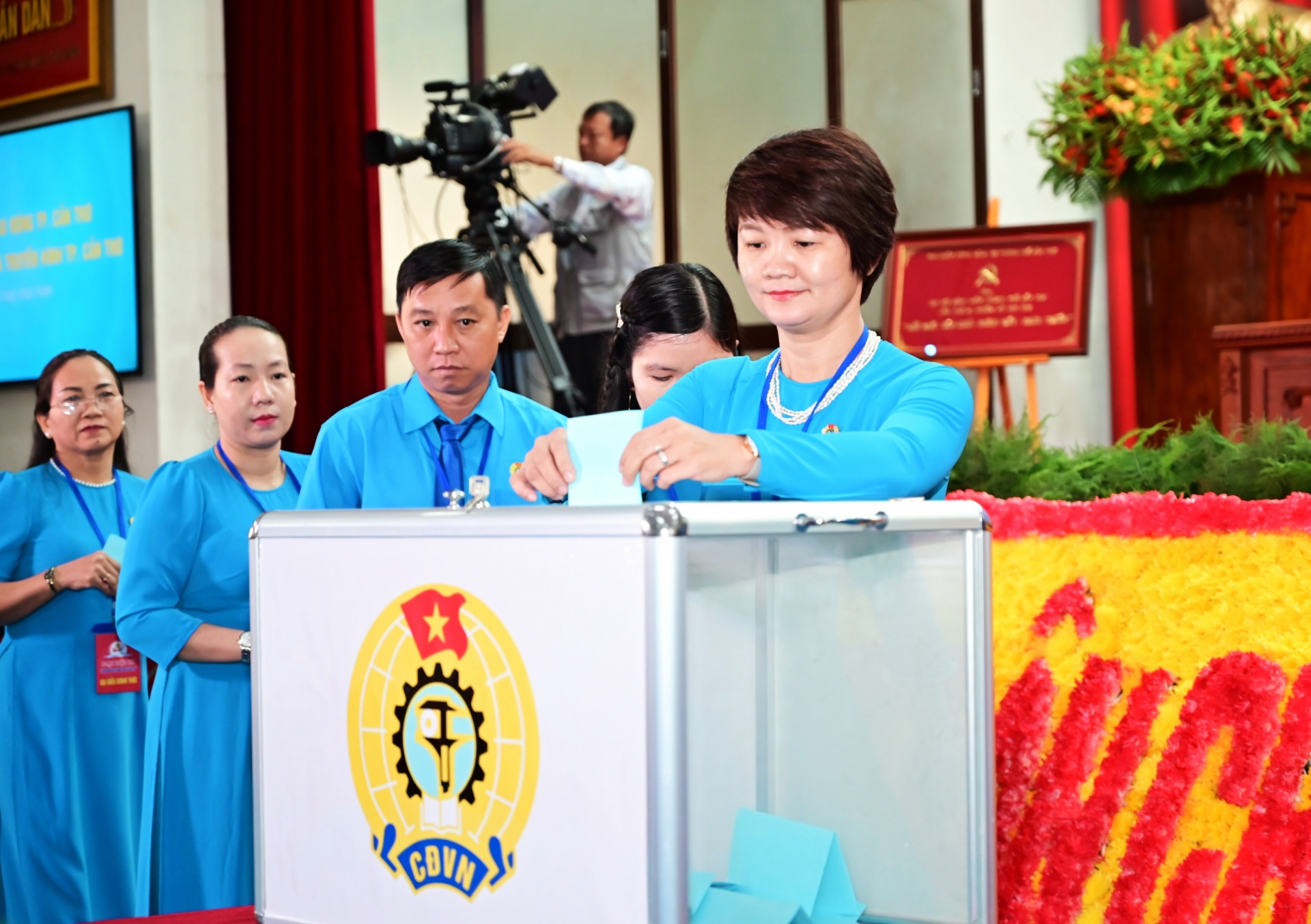 Đồng chí Lê Thị Sương Mai tái đắc cử Chủ tịch LĐLĐ TP Cần Thơ