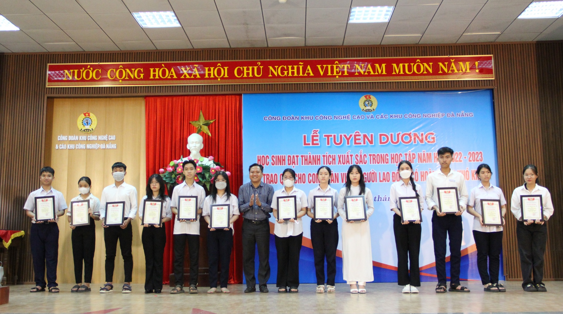 443 suất quà trao tặng con đoàn viên, NLĐ có hoàn cảnh khó khăn, học giỏi 443 suất quà trao tặng con đoàn viên, NLĐ có hoàn cảnh khó khăn, học giỏi
