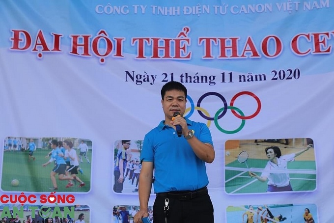 Người quản đốc chăm chút từng sáng kiến