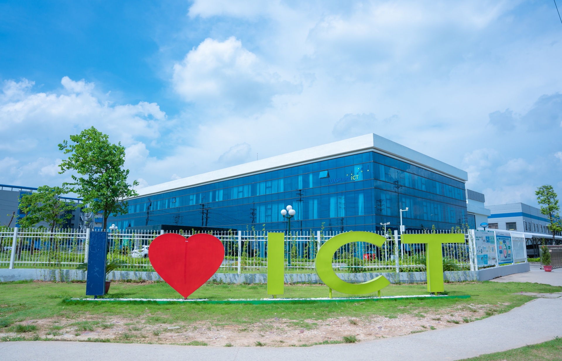 Bắc Giang: Công ty TNHH Luxshare – ICT cần tuyển dụng gấp 10.000 lao động phổ thông Bắc Giang: Công ty TNHH Luxshare – ICT cần tuyển dụng gấp 10.000 lao động phổ thông