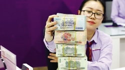 Ngân hàng ồ ạt giảm lãi suất cho vay, dự báo còn giảm tiếp