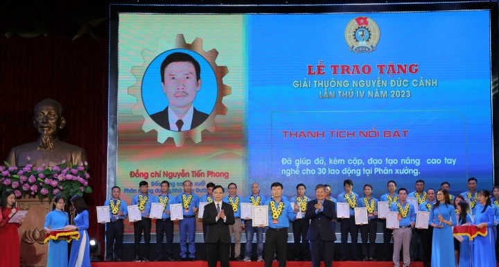Người đảng viên gương mẫu, vì công nhân lao động và doanh nghiệp Người đảng viên gương mẫu, vì công nhân lao động và doanh nghiệp