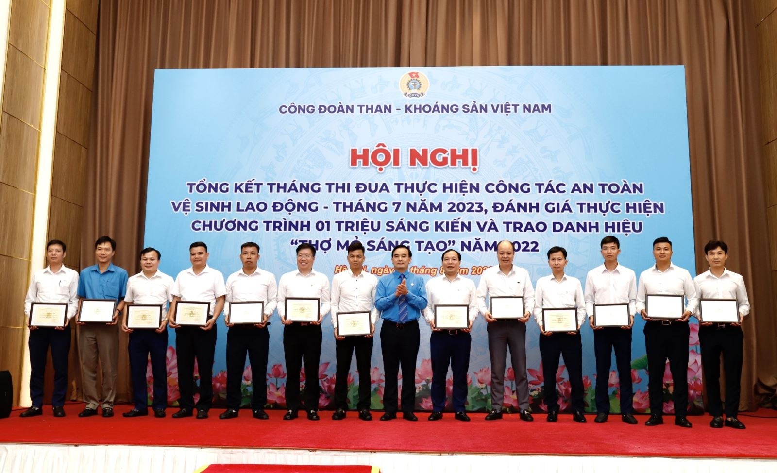 Công đoàn TKV tuyên dương các tập thể, cá nhân xuất sắc tiêu biểu Công đoàn TKV tuyên dương các tập thể, cá nhân xuất sắc tiêu biểu