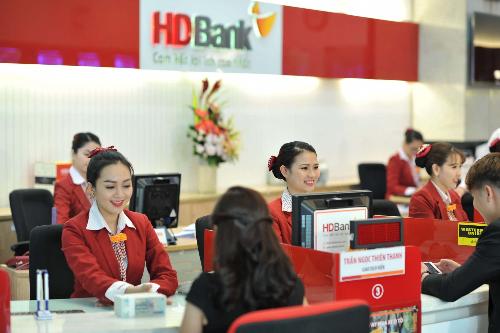 Mức tăng trưởng liên tục của HDBank có được nhờ ngân hàng đã và đang đi con đường đúng hướng: Tập trung cho vay nông nghiệp, nông thôn. Mức tăng trưởng liên tục của HDBank có được nhờ ngân hàng đã và đang đi con đường đúng hướng: Tập trung cho vay nông nghiệp, nông thôn.