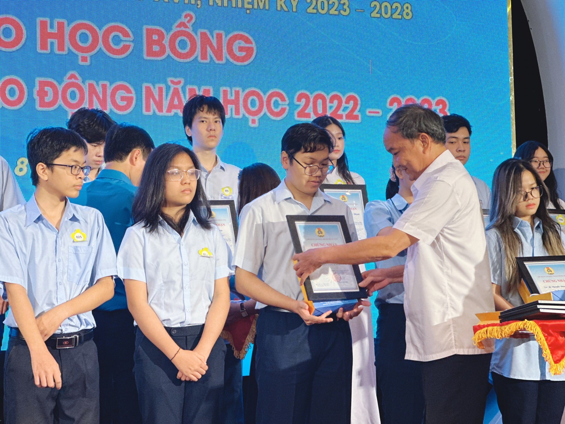 Đà Nẵng tuyên dương, khen thưởng con công nhân, viên chức, lao động xuất sắc trong học tập Đà Nẵng tuyên dương, khen thưởng con công nhân, viên chức, lao động xuất sắc trong học tập