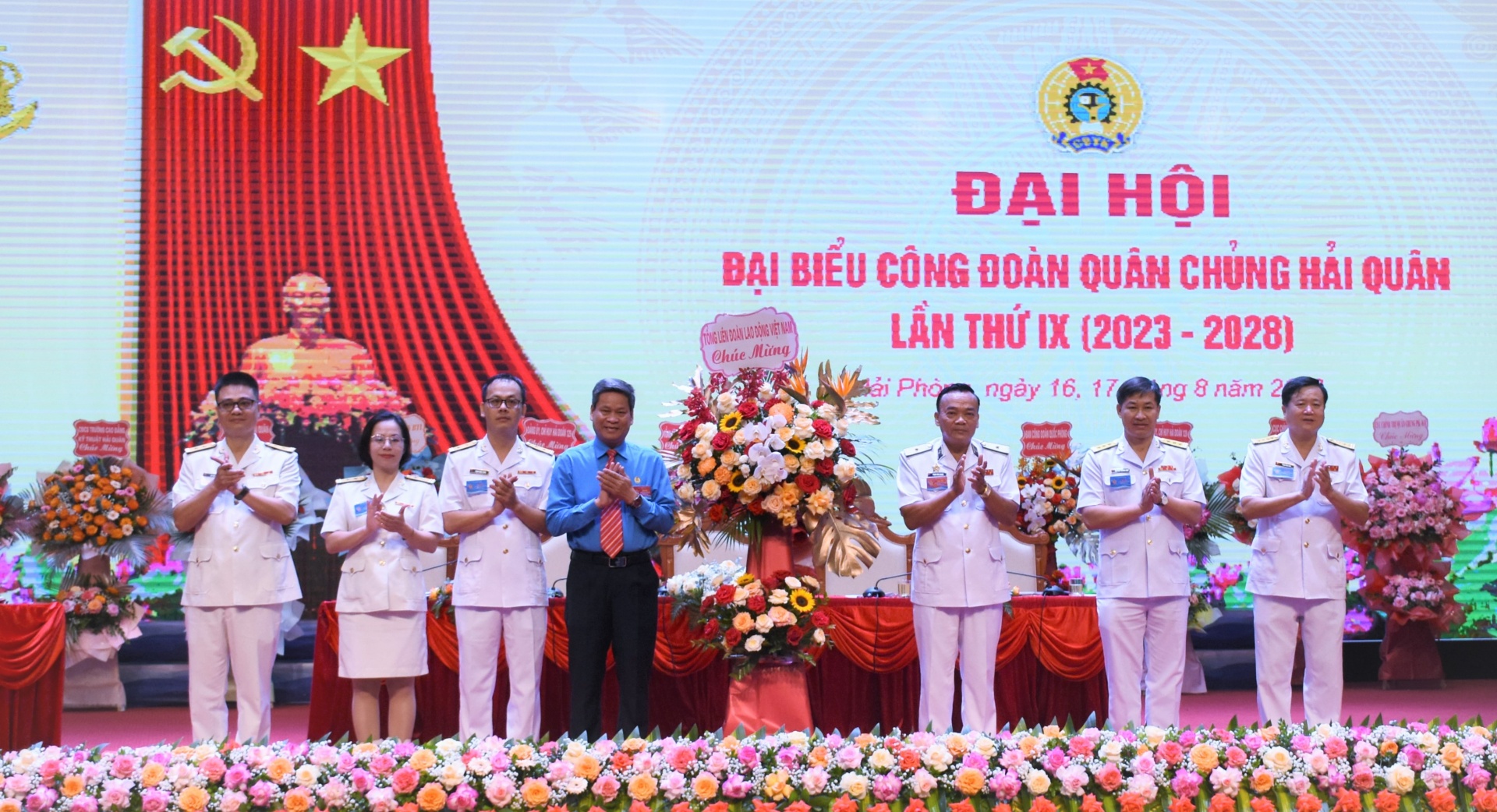 Quyết tâm đổi mới, phát triển toàn diện, không để bị bất ngờ từ hướng biển Quyết tâm đổi mới, phát triển toàn diện, không để bị bất ngờ từ hướng biển