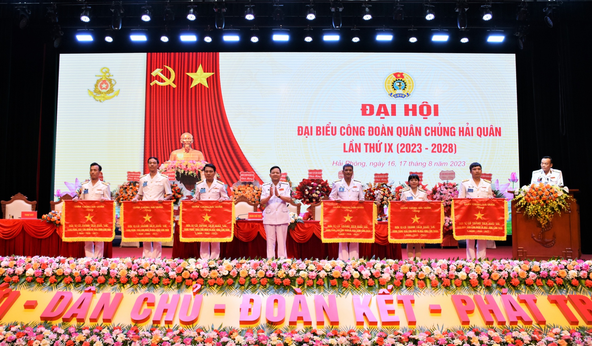 Quyết tâm đổi mới, phát triển toàn diện, không để bị bất ngờ từ hướng biển Quyết tâm đổi mới, phát triển toàn diện, không để bị bất ngờ từ hướng biển