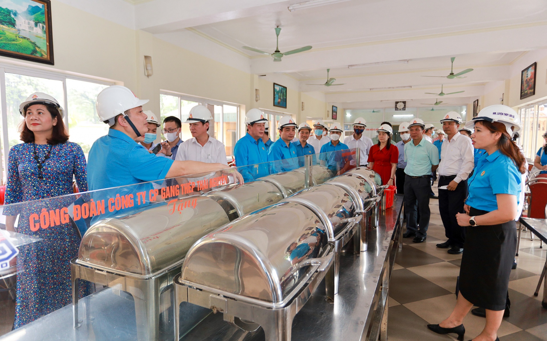 Để công nhân đảm bảo được sức khỏe qua những bữa ăn ca