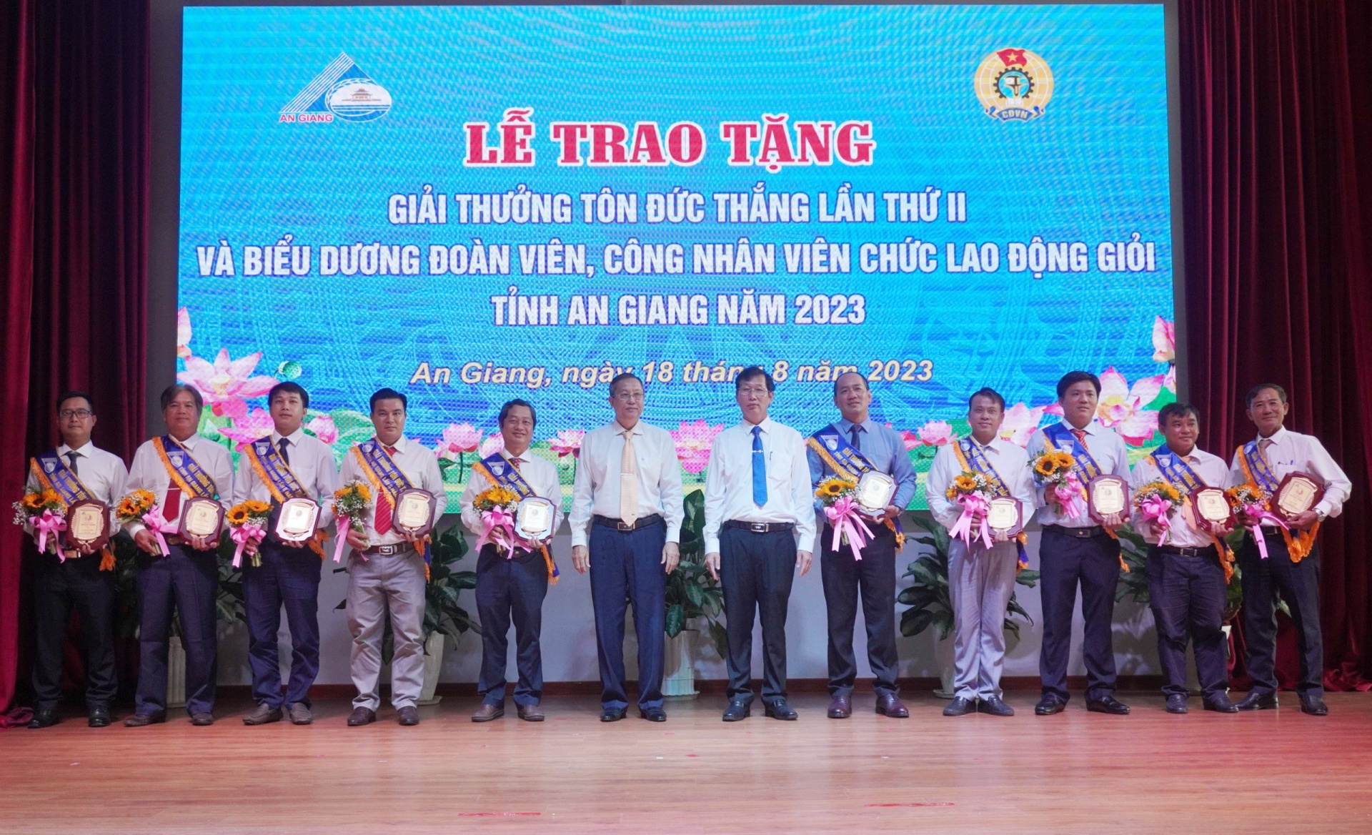 An Giang: Trao Giải thưởng Tôn Đức Thắng và vinh danh CNVCLĐ giỏi năm 2023 An Giang: Trao Giải thưởng Tôn Đức Thắng và vinh danh CNVCLĐ giỏi năm 2023