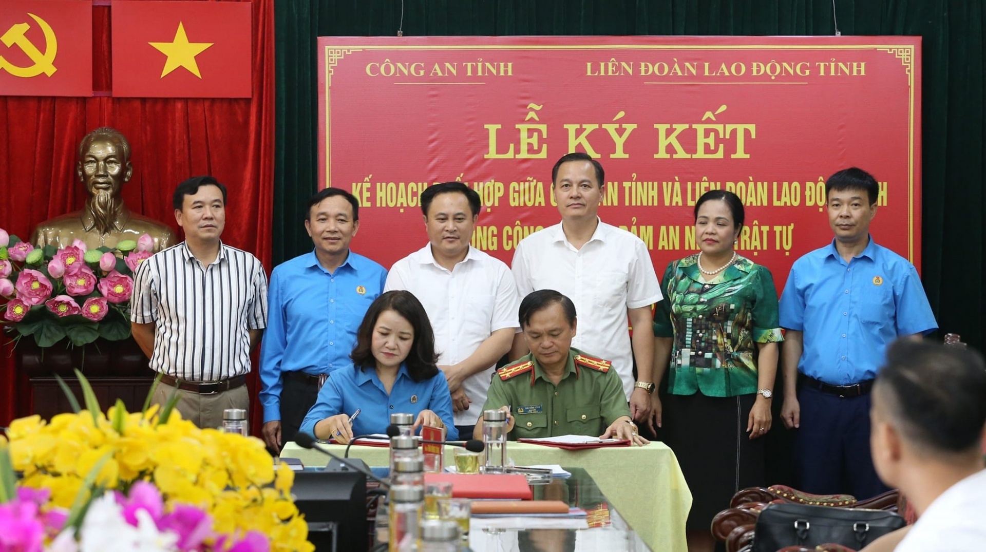Phát huy vai trò của công đoàn trong phong trào Toàn dân bảo vệ an ninh Tổ quốc Phát huy vai trò của công đoàn trong phong trào Toàn dân bảo vệ an ninh Tổ quốc