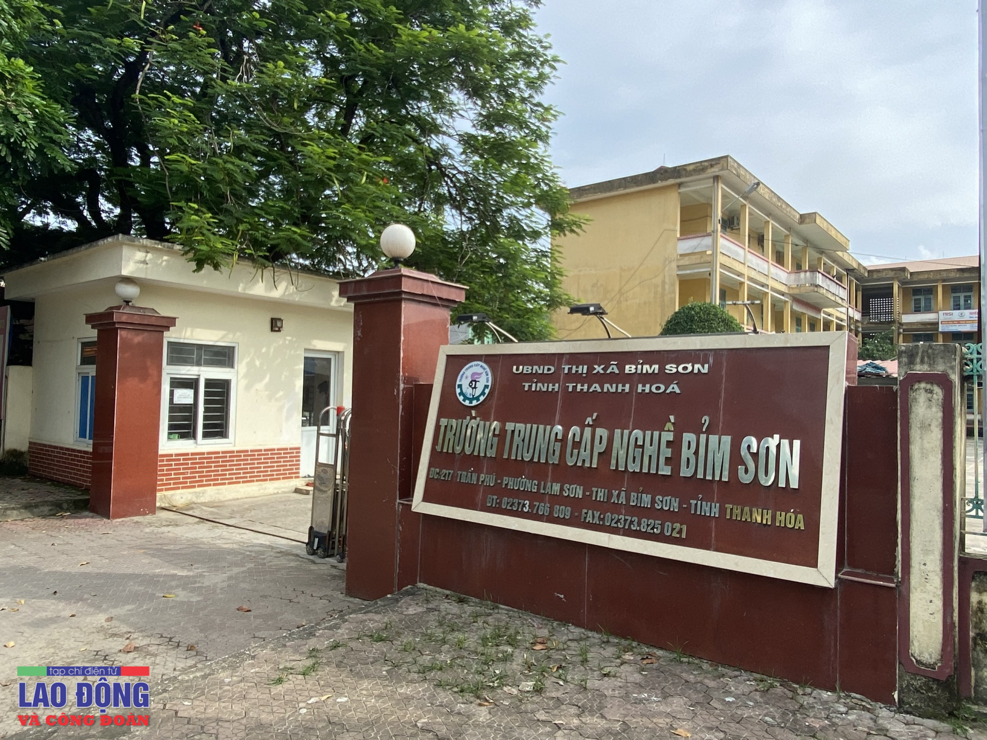 Học sinh làm công nhân – Kỳ 3: Phó Hiệu trưởng: “Không làm ca đêm thì thôi, có ép đâu?” Vụ học sinh thực tập làm công nhân: Nhiều cơ quan yêu cầu nhà trường báo cáo vụ việc