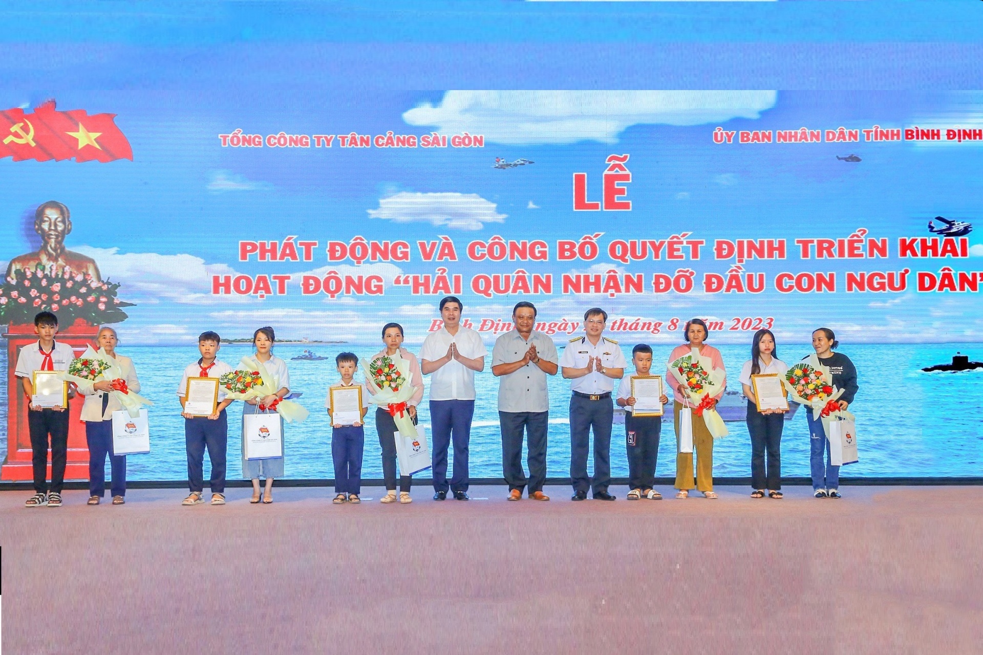 Tổng Công ty Tân Cảng Sài Gòn nhận đỡ đầu con ngư dân tại Bình Định