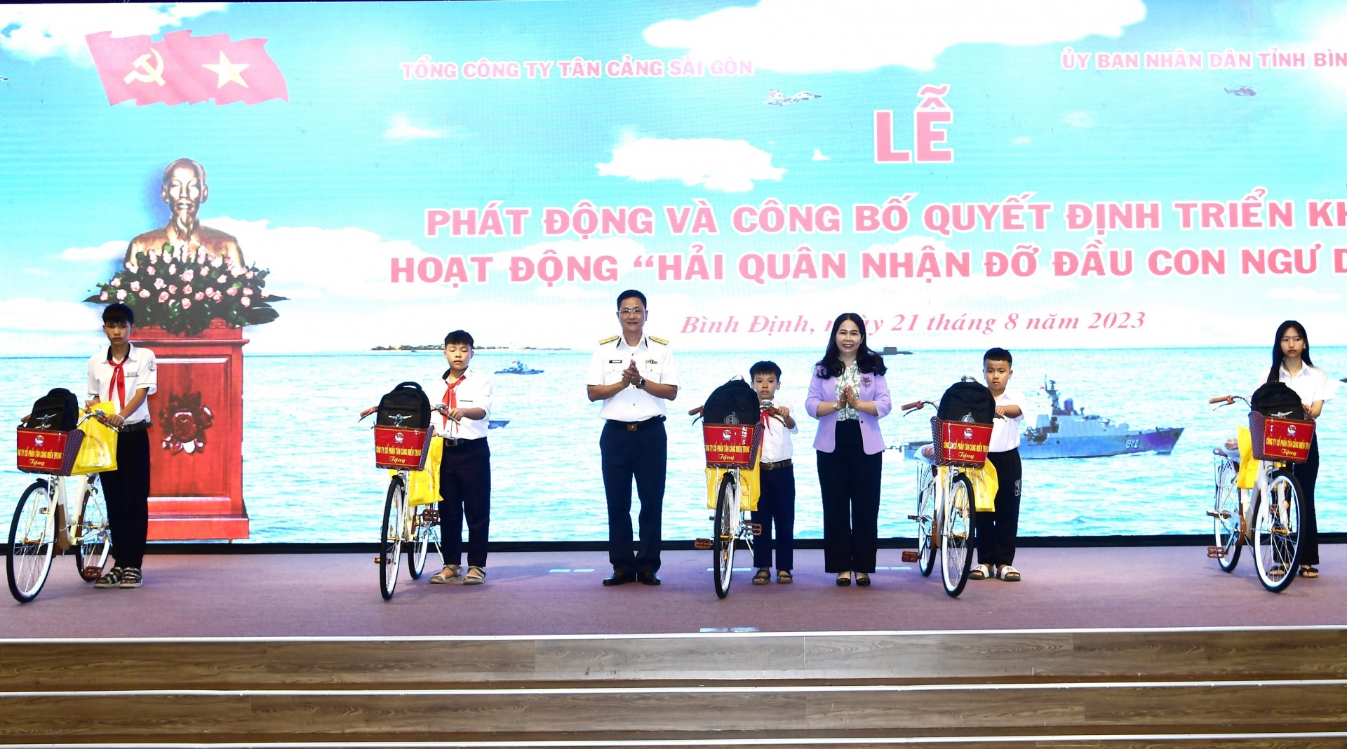 Tổng Công ty Tân Cảng Sài Gòn nhận đỡ đầu con ngư dân tại Bình Định