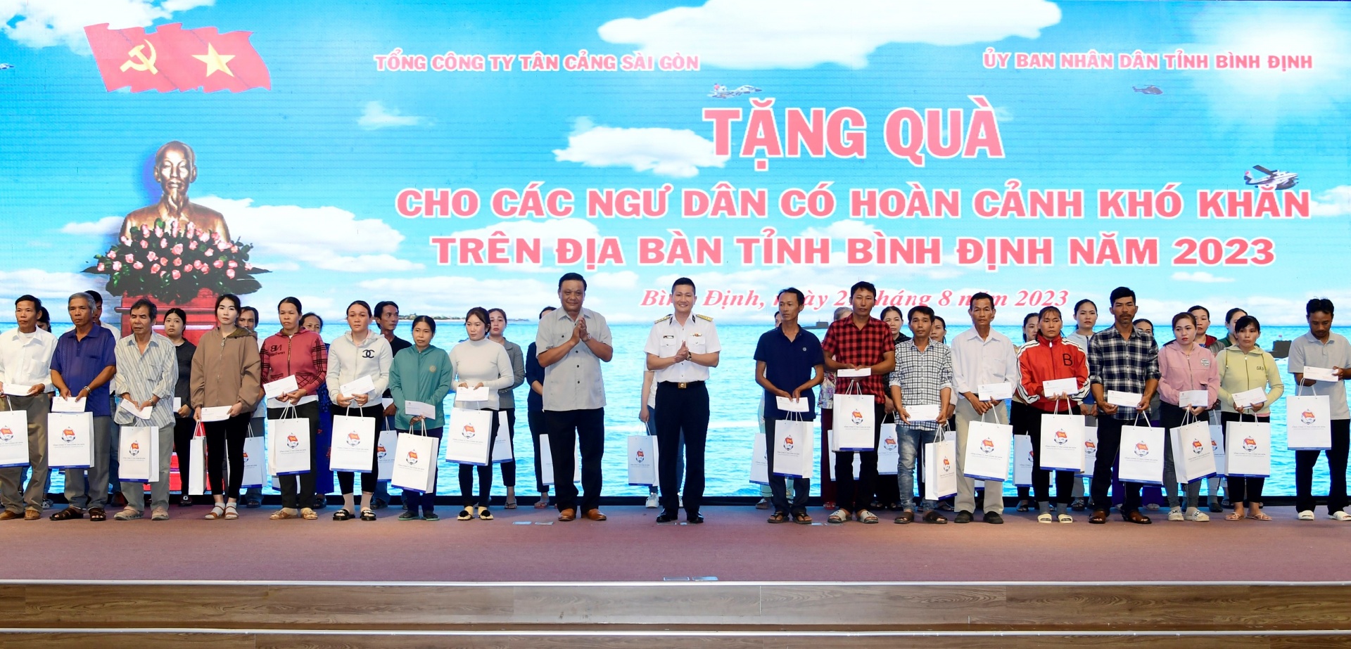 Tổng Công ty Tân Cảng Sài Gòn nhận đỡ đầu con ngư dân tại Bình Định