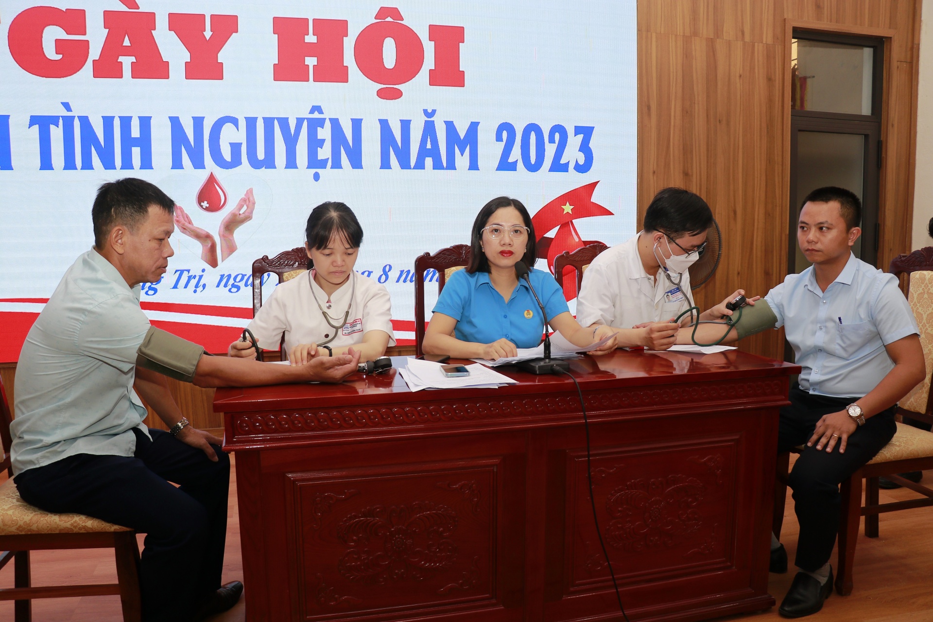 Đông đảo đoàn viên, người lao động tại tỉnh Quảng Trị tham gia hiến máu tình nguyện Đông đảo đoàn viên, người lao động tại tỉnh Quảng Trị tham gia hiến máu tình nguyện