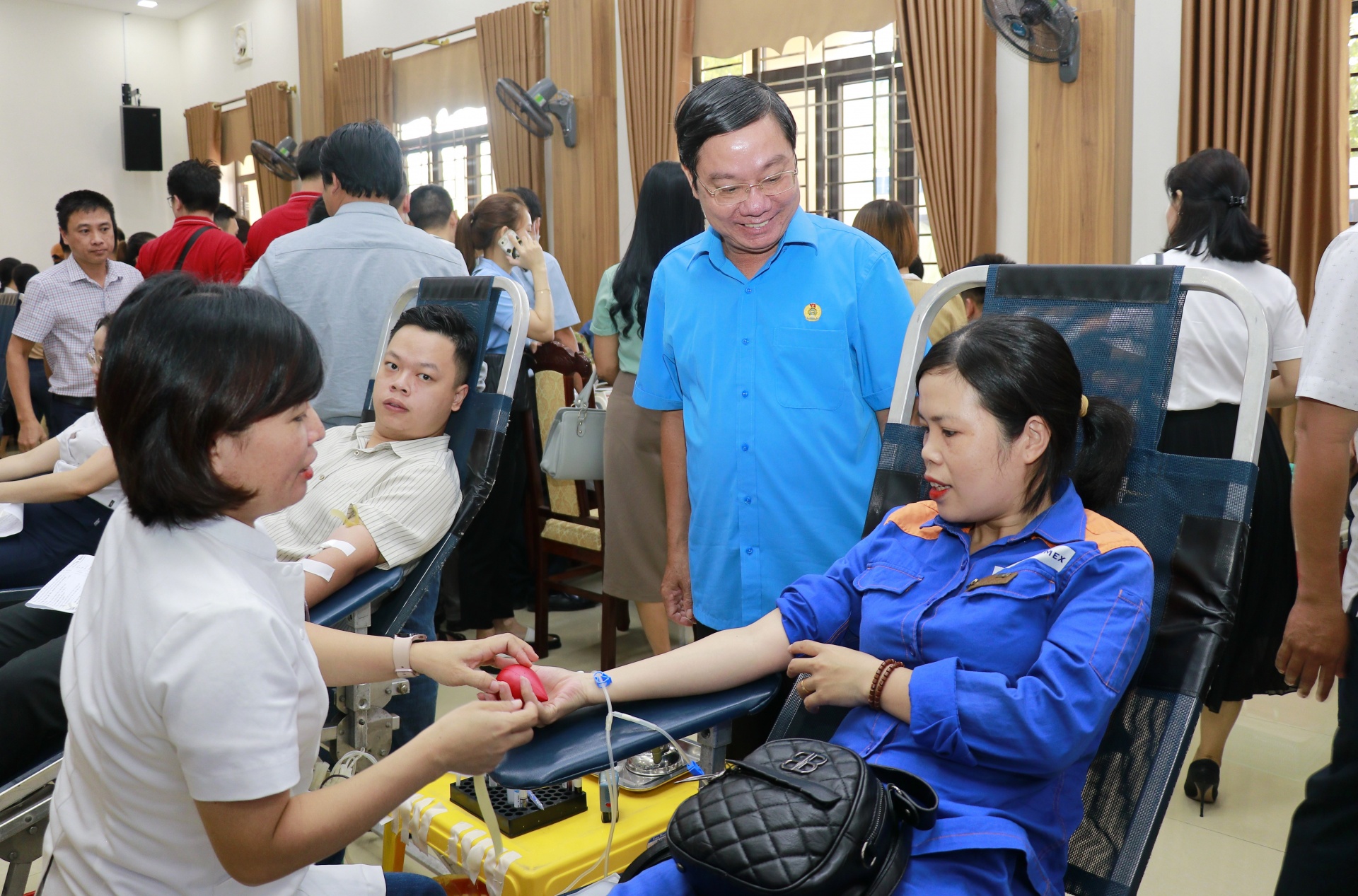 Đông đảo đoàn viên, người lao động tại tỉnh Quảng Trị tham gia hiến máu tình nguyện Đông đảo đoàn viên, người lao động tại tỉnh Quảng Trị tham gia hiến máu tình nguyện