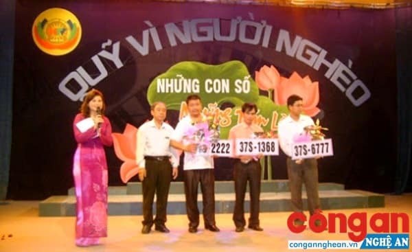 Cuộc đấu giá biển số công khai đầu tiên đã diễn ra vào năm 2008 Cuộc đấu giá biển số công khai đầu tiên đã diễn ra vào năm 2008
