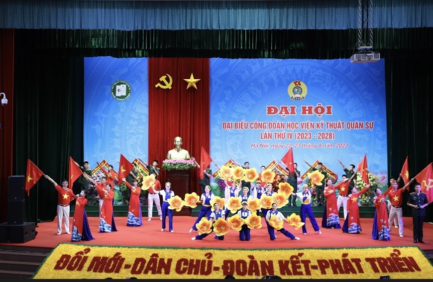 Phát huy tinh thần đoàn kết, sáng tạo, xây dựng Học viện Kỹ thuật Quân sự vững mạnh Phát huy tinh thần đoàn kết, sáng tạo, xây dựng Học viện Kỹ thuật Quân sự vững mạnh
