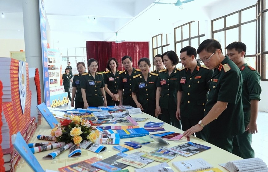 Phát huy tinh thần đoàn kết, sáng tạo, xây dựng Học viện Kỹ thuật Quân sự vững mạnh Phát huy tinh thần đoàn kết, sáng tạo, xây dựng Học viện Kỹ thuật Quân sự vững mạnh
