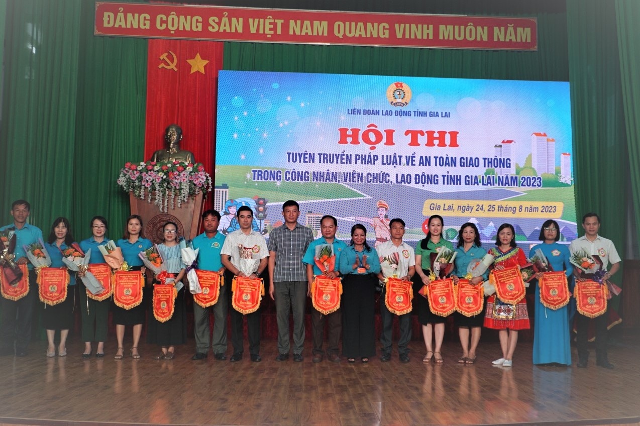 Gia Lai: đa dạng hình thức truyền truyền, phổ biến pháp luật về giao thông đường bộ Gia Lai: đa dạng hình thức truyền truyền, phổ biến pháp luật về giao thông đường bộ
