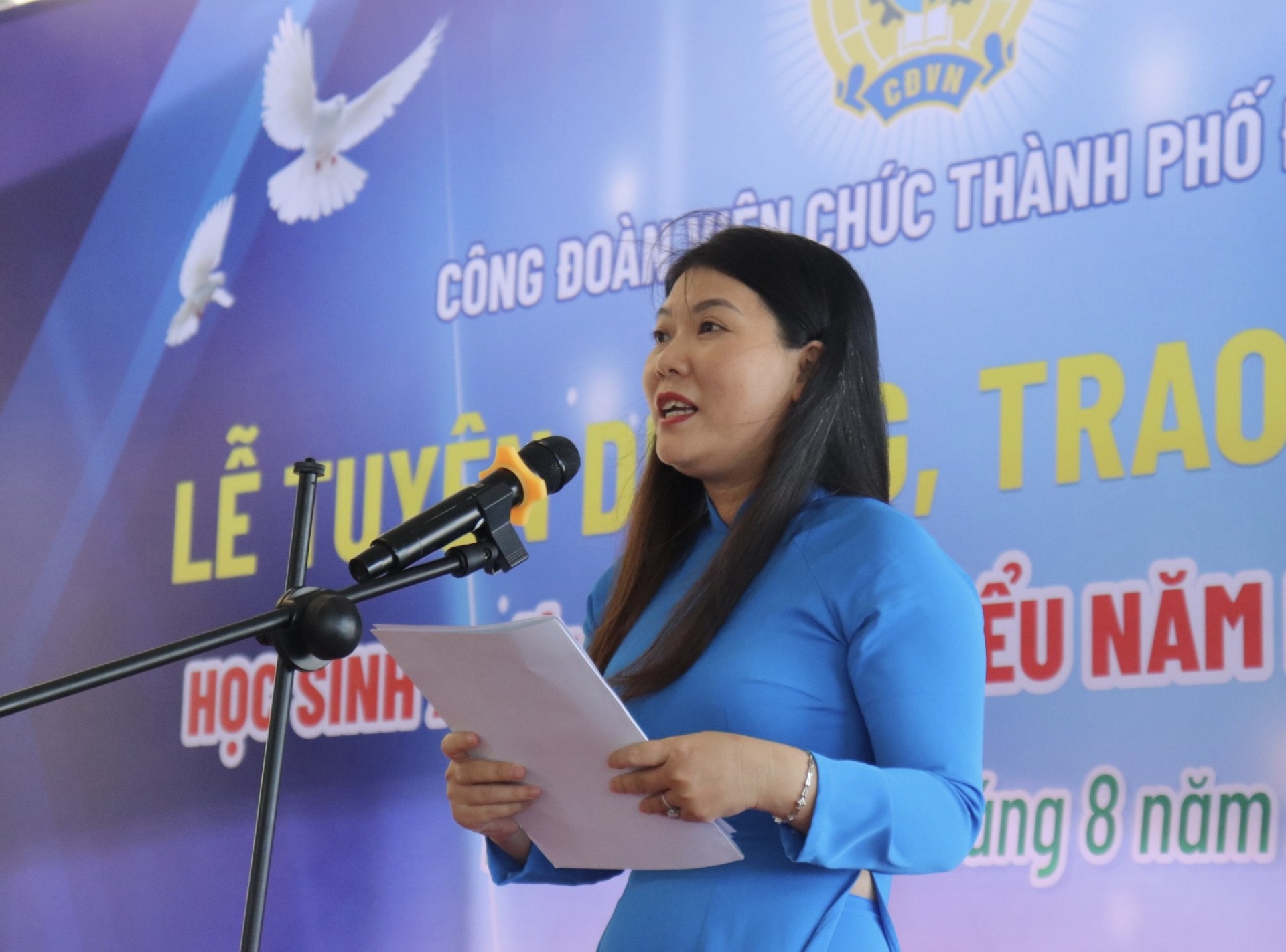 Công đoàn Viên chức thành phố Đà Nẵng trao 127 suất học bổng cho học sinh xuất sắc