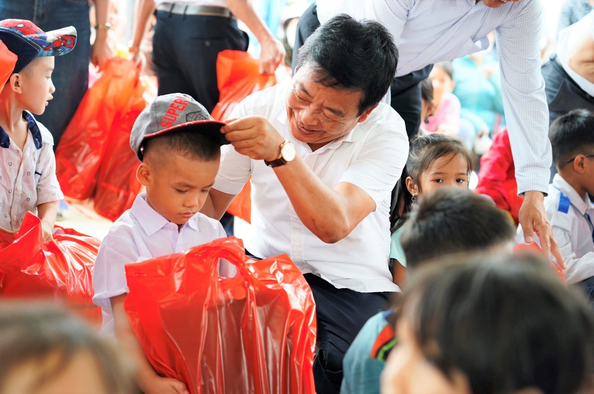 Nghệ An: Chương trình ‘Chiếc cặp yêu thương’ mang niềm vui vào năm học mới Nghệ An: Chương trình ‘Chiếc cặp yêu thương’ mang niềm vui vào năm học mới