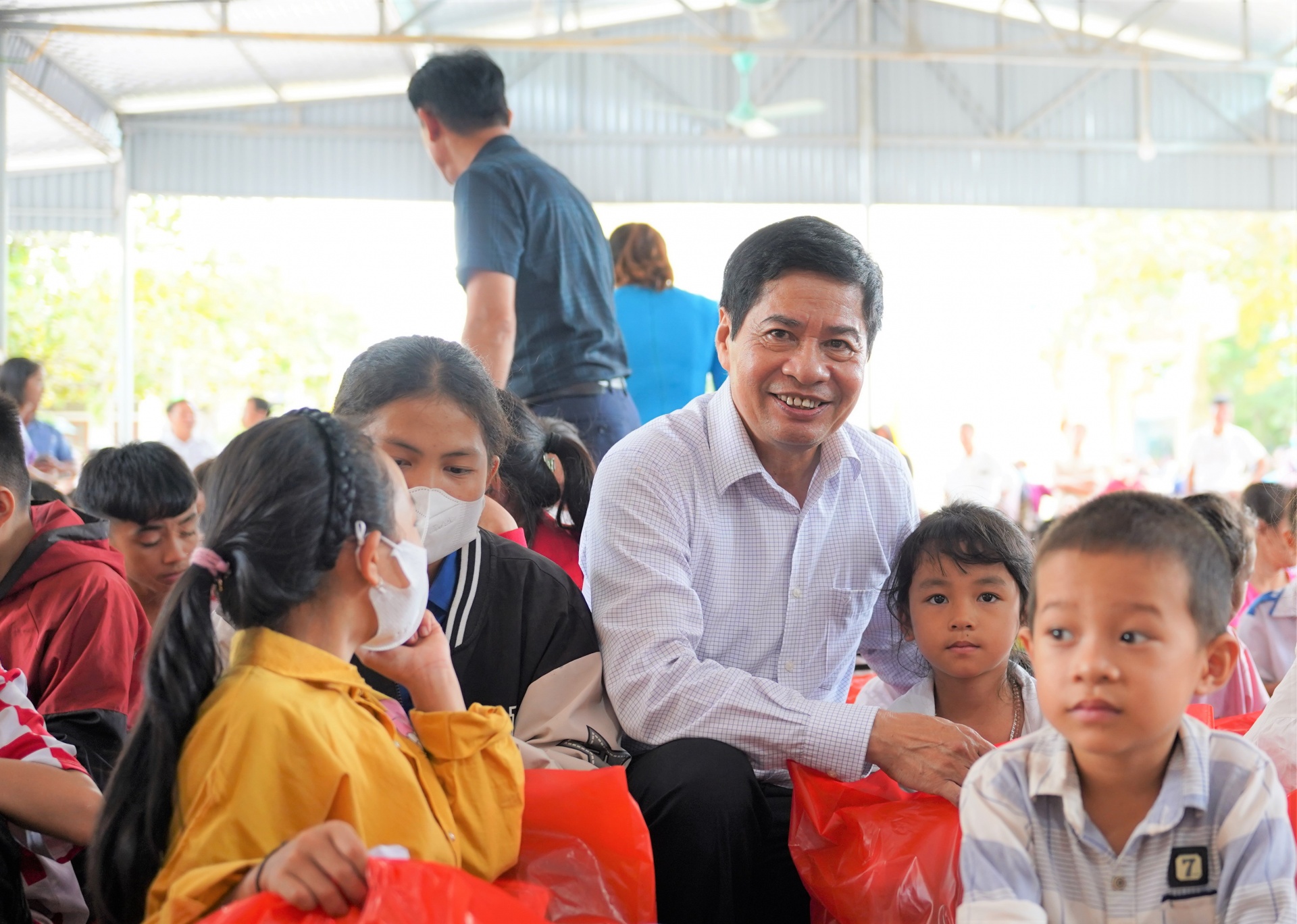 Nghệ An: Chương trình ‘Chiếc cặp yêu thương’ mang niềm vui vào năm học mới Nghệ An: Chương trình ‘Chiếc cặp yêu thương’ mang niềm vui vào năm học mới