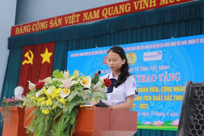 “Cô chú công đoàn đã tiếp thêm nghị lực để chúng cháu vươn lên trong học tập”
