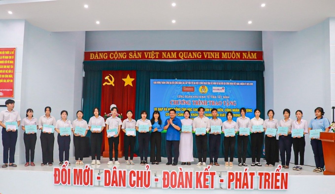 “Cô chú công đoàn đã tiếp thêm nghị lực để chúng cháu vươn lên trong học tập”