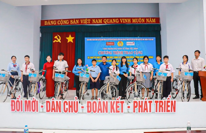 “Cô chú công đoàn đã tiếp thêm nghị lực để chúng cháu vươn lên trong học tập”