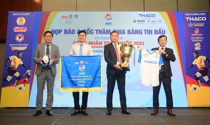 Giải bóng đá quy mô toàn quốc dành cho công nhân lao động lần đầu tiên được tổ chức Giải bóng đá quy mô toàn quốc dành cho công nhân lao động lần đầu tiên được tổ chức