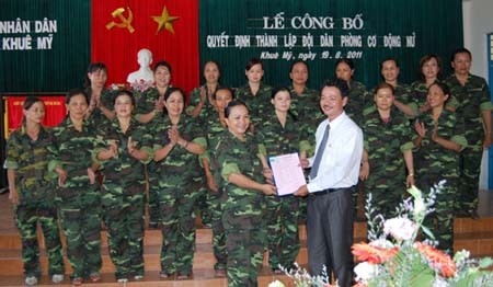 Nữ dân phòng cơ động