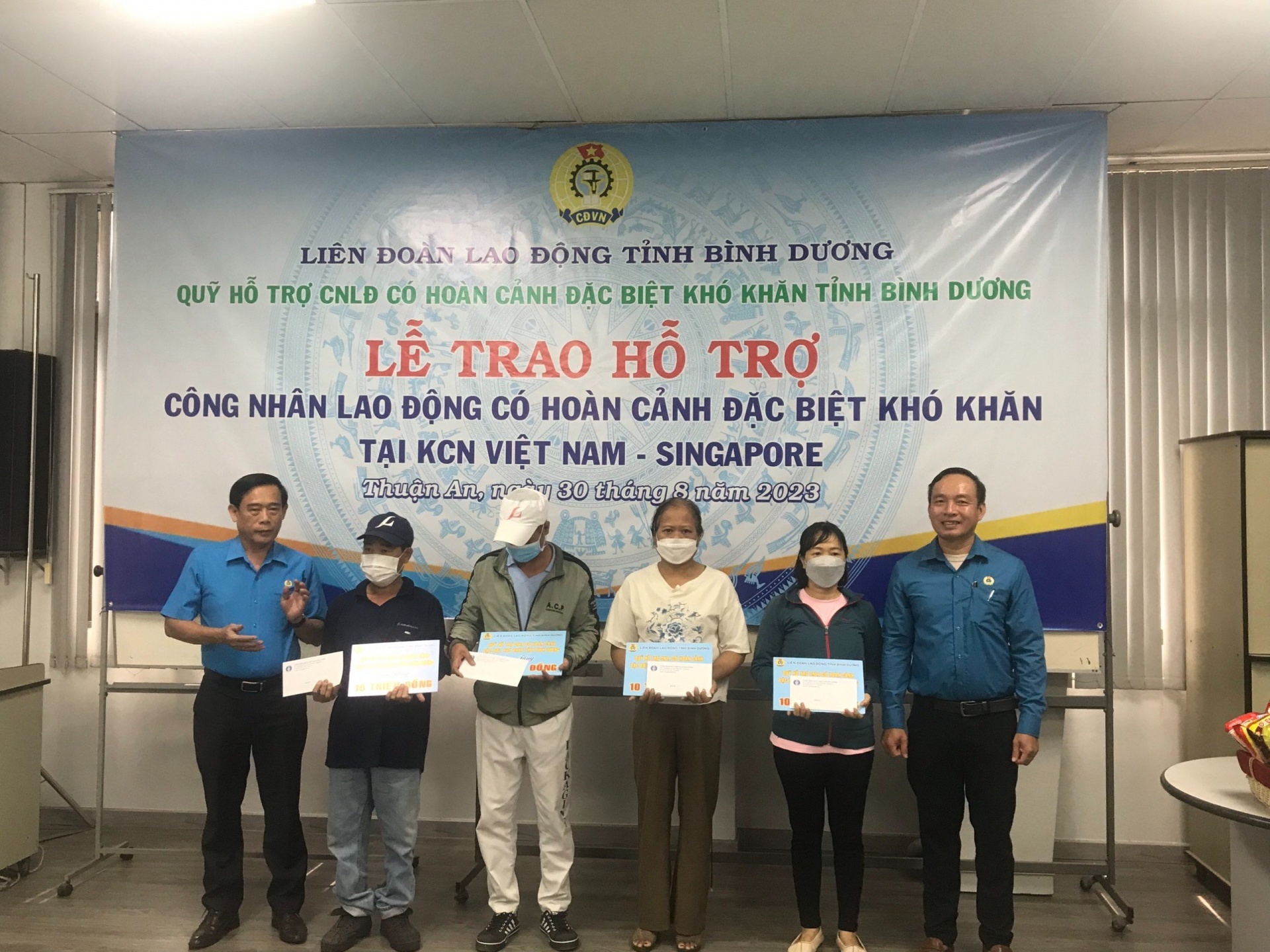 Công đoàn Bình Dương quan tâm, giúp đỡ, sẻ chia với công nhân khó khăn
