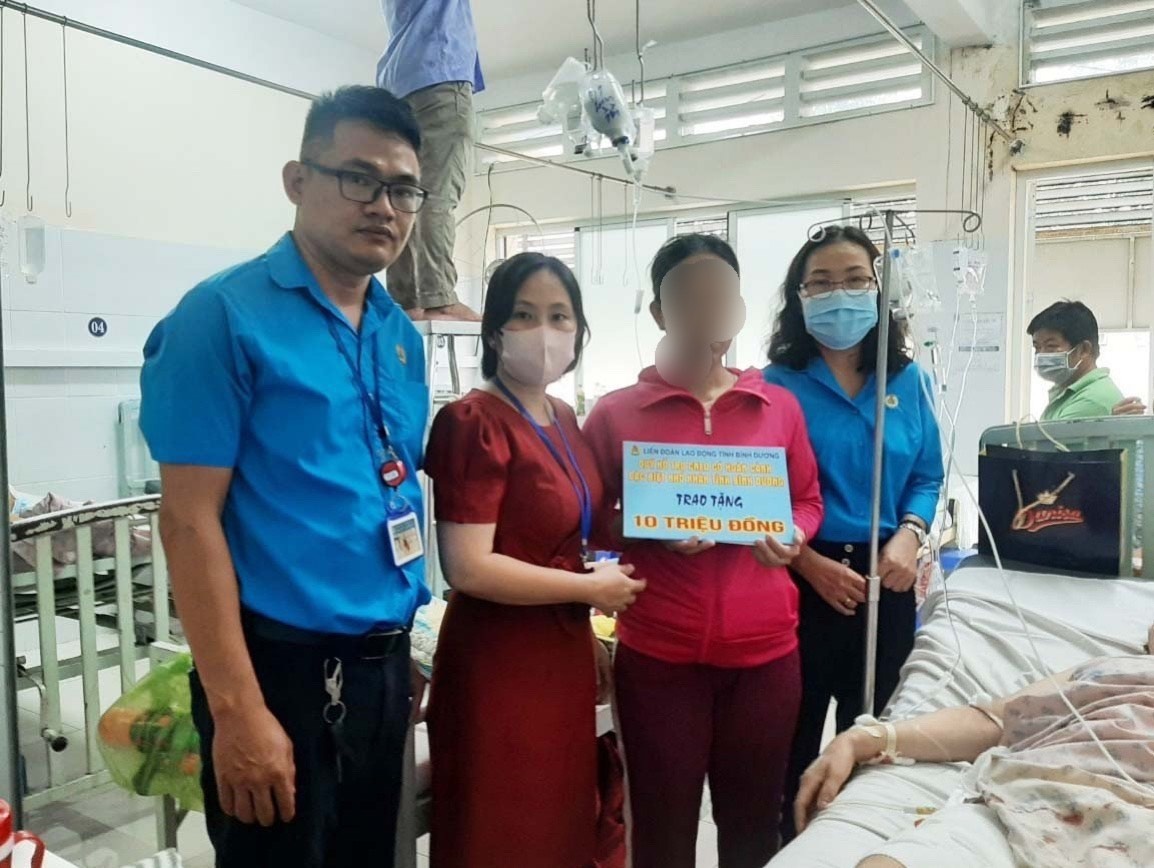 Công đoàn Bình Dương quan tâm, giúp đỡ, sẻ chia với công nhân khó khăn