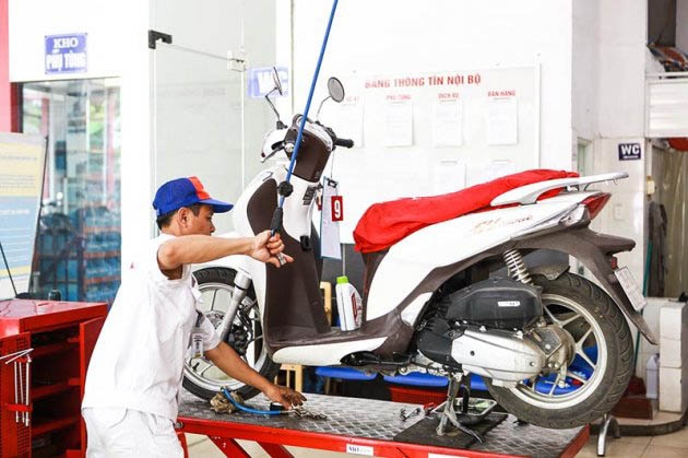 Một số 'thủ thuật' để sử dụng xe máy tiết kiệm xăng hơn