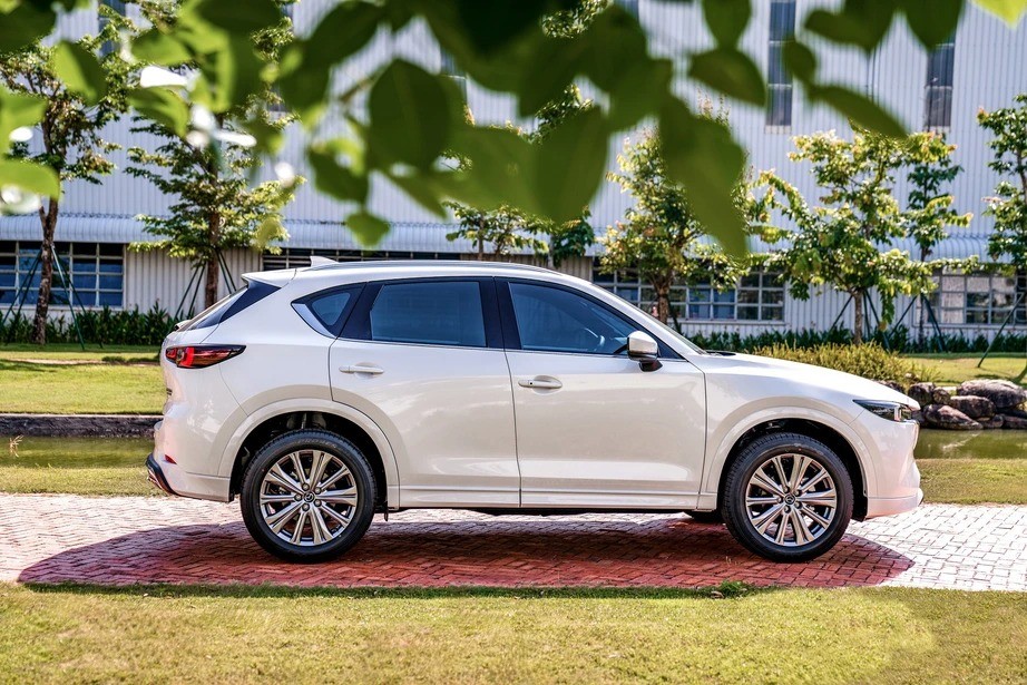 Mazda CX-5 2023 bổ sung hai phiên bản động cơ 2.5L, có thế đội lái địa hình
