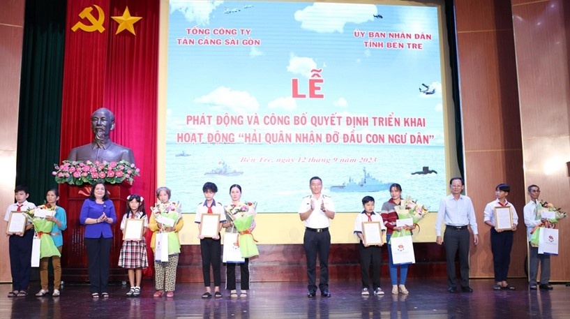 Tổng Công ty Tân Cảng Sài Gòn: Nhận đỡ đầu con ngư dân tại Tiền Giang, Bến Tre