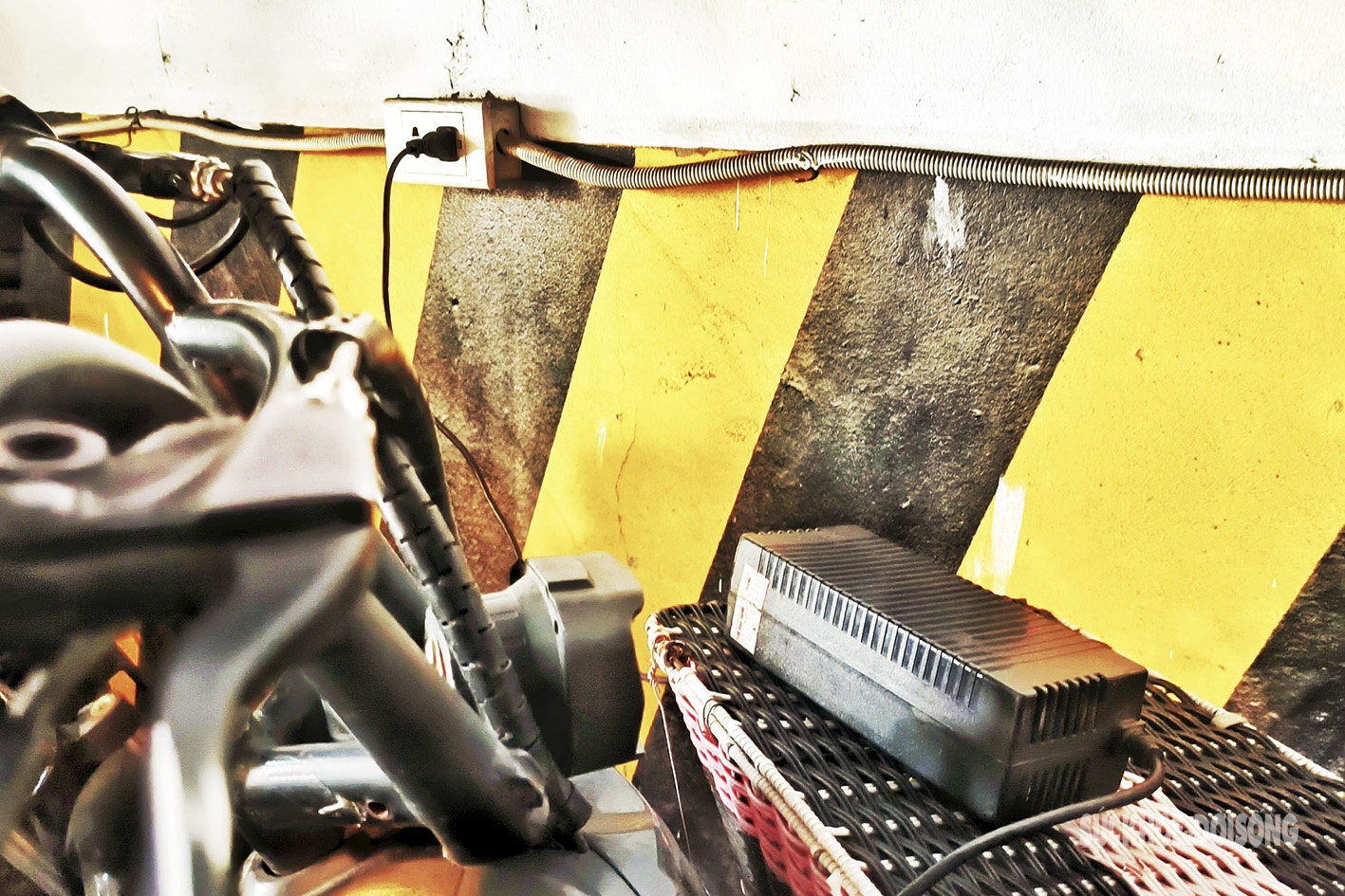 Những lưu ý khi sạc xe máy điện để tránh rủi ro cháy nổ Những lưu ý khi sạc xe máy điện để tránh rủi ro cháy nổ
