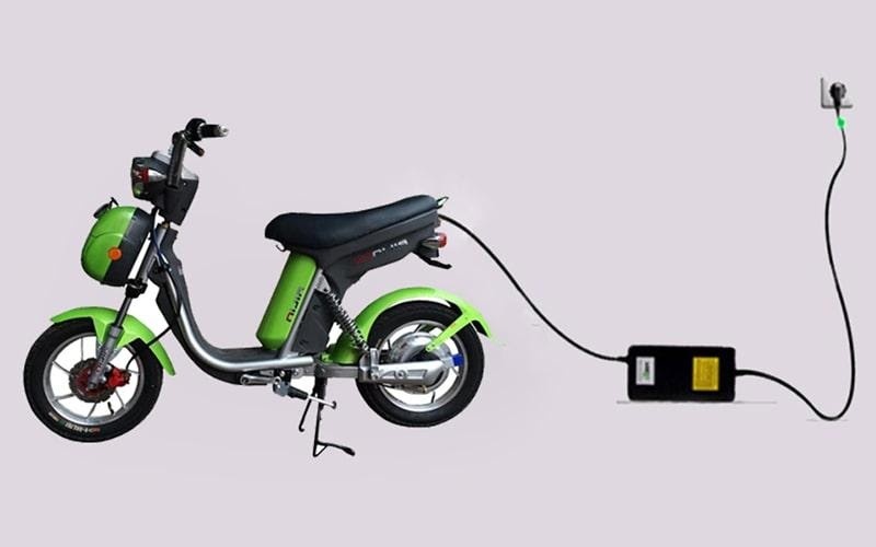 Những lưu ý khi sạc xe máy điện để tránh rủi ro cháy nổ Những lưu ý khi sạc xe máy điện để tránh rủi ro cháy nổ
