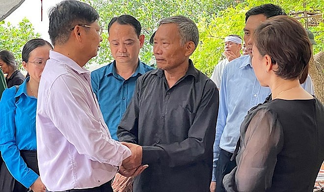 Tổng LĐLĐ Việt Nam chia sẻ với gia đình đoàn viên tử vong do cháy chung cư mini