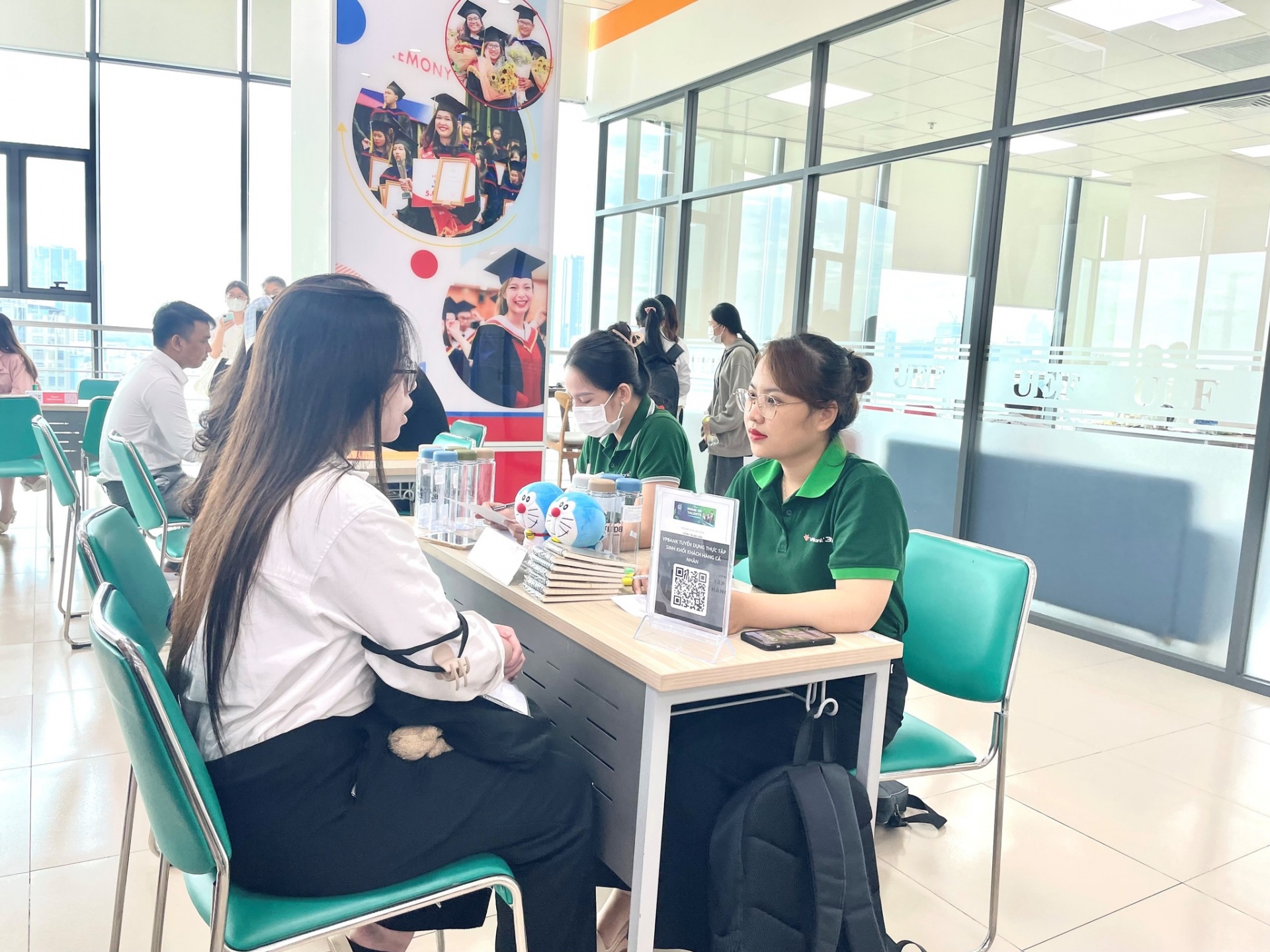 VPBank tuyển dụng chuyên viên bán hàng trực tiếp và bán hàng qua điện thoại VPBank tuyển dụng chuyên viên bán hàng trực tiếp và bán hàng qua điện thoại