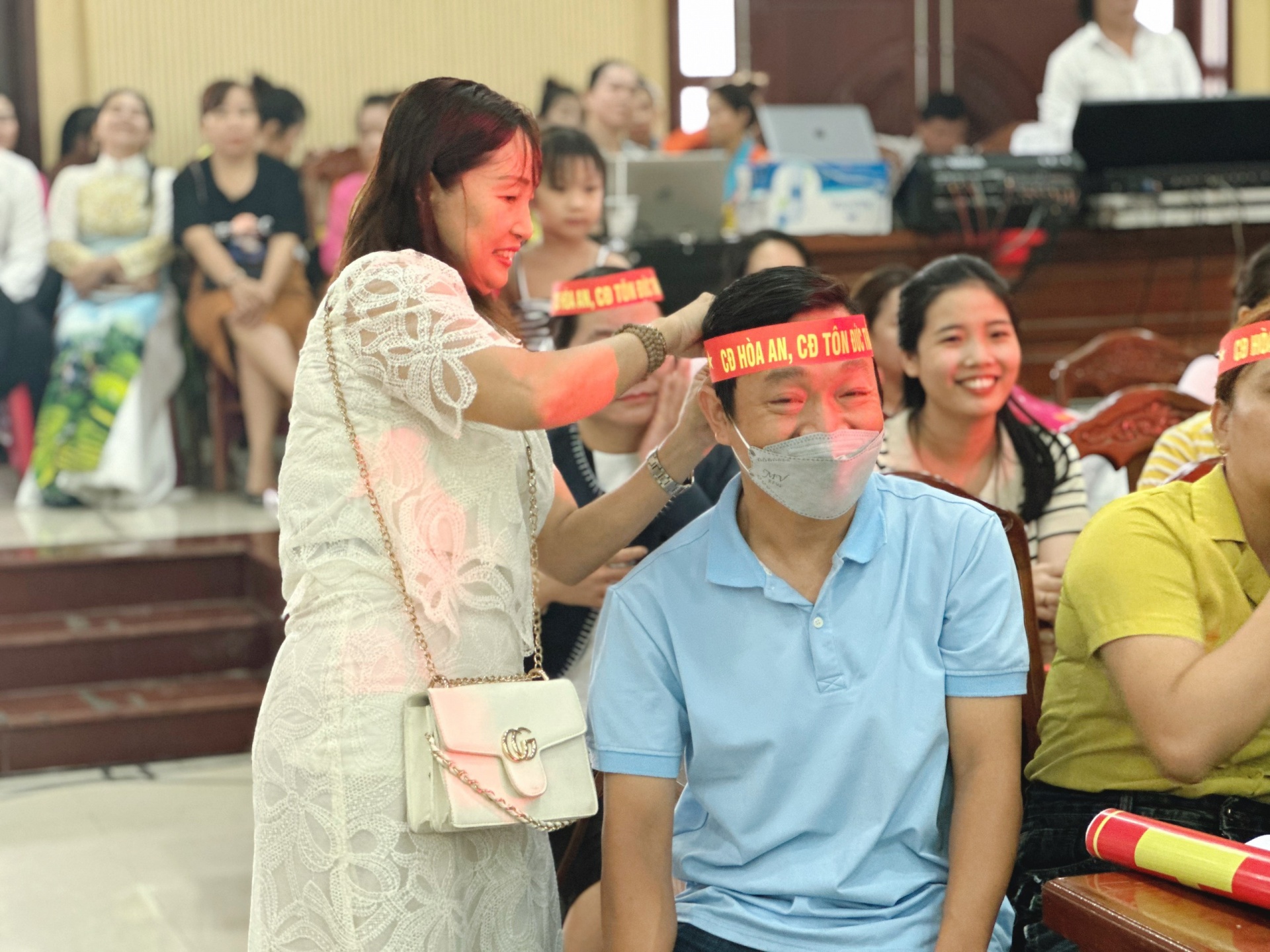 Hội thi Tiếng hát CNVCLĐ quận Cẩm Lệ năm 2023: Những khoảnh khắc sôi nổi, vui vẻ Hội thi Tiếng hát CNVCLĐ quận Cẩm Lệ năm 2023: Những khoảnh khắc sôi nổi, vui vẻ