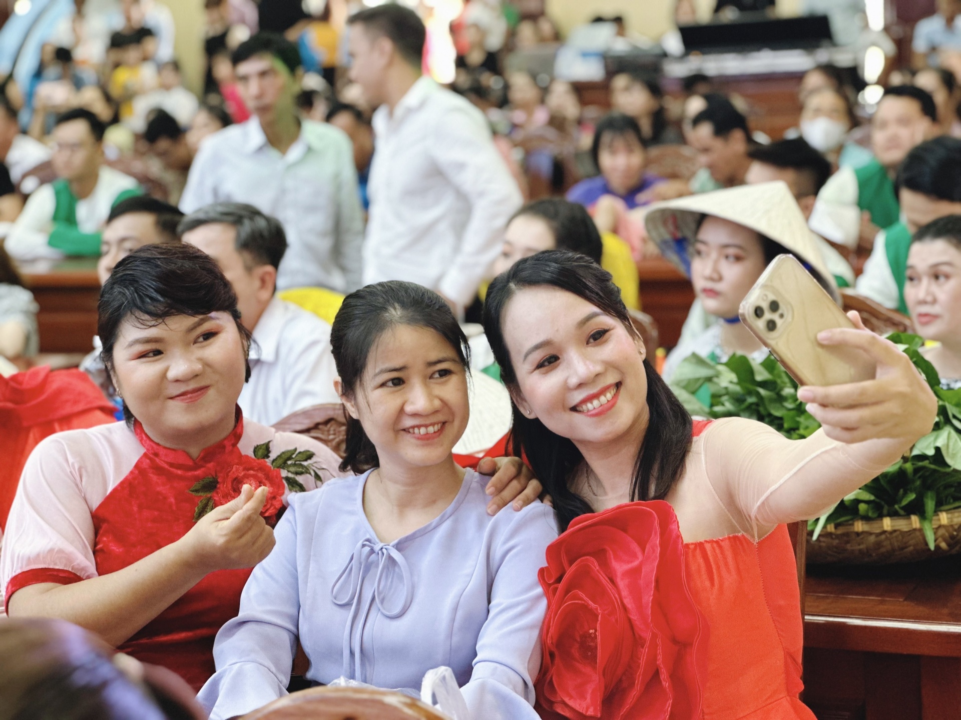 Hội thi Tiếng hát CNVCLĐ quận Cẩm Lệ năm 2023: Những khoảnh khắc sôi nổi, vui vẻ Hội thi Tiếng hát CNVCLĐ quận Cẩm Lệ năm 2023: Những khoảnh khắc sôi nổi, vui vẻ