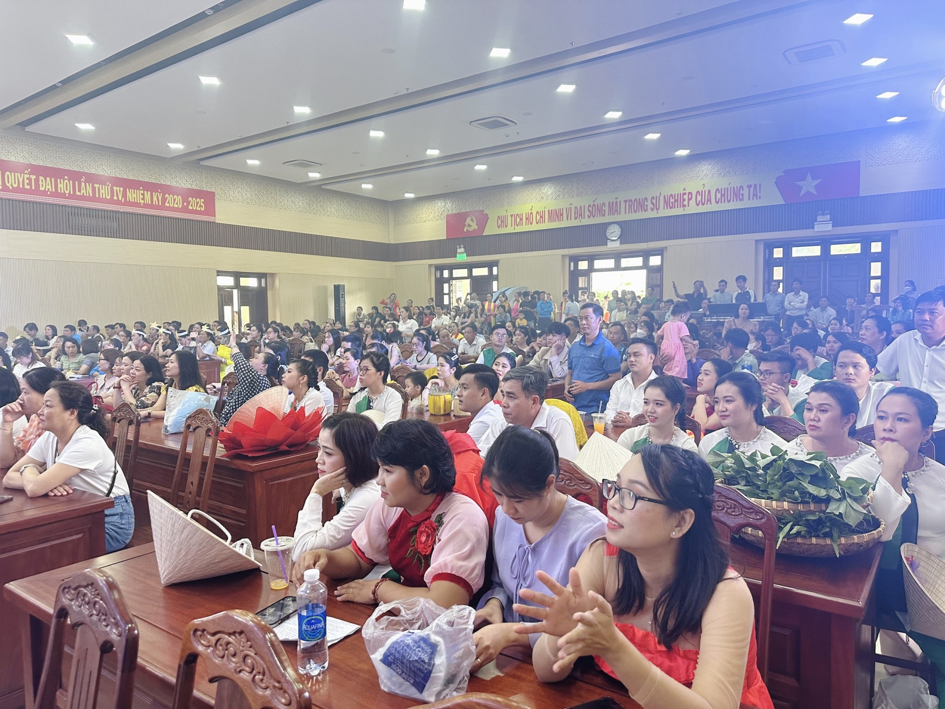 Hội thi Tiếng hát CNVCLĐ quận Cẩm Lệ năm 2023: Những khoảnh khắc sôi nổi, vui vẻ Hội thi Tiếng hát CNVCLĐ quận Cẩm Lệ năm 2023: Những khoảnh khắc sôi nổi, vui vẻ
