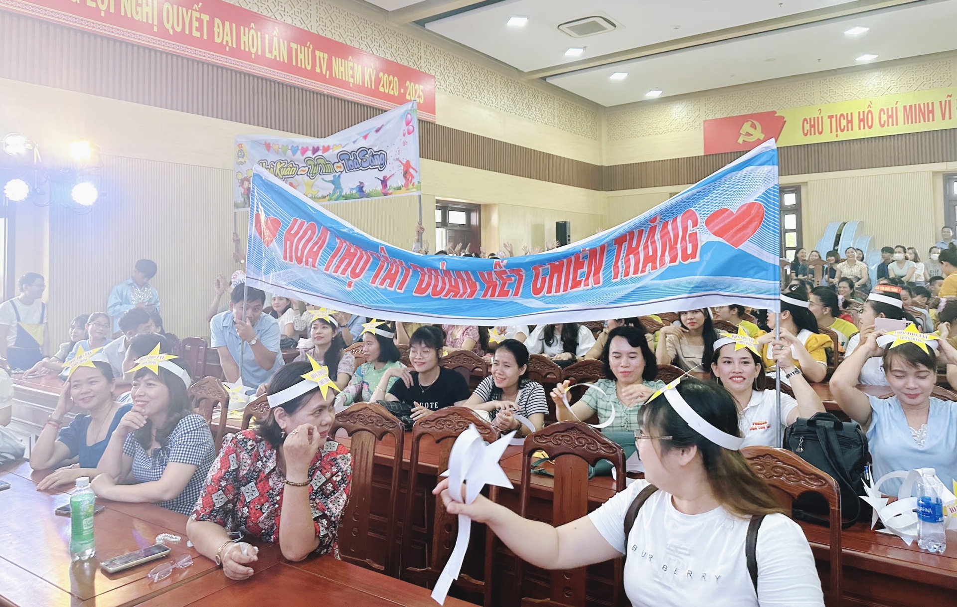 Hội thi Tiếng hát CNVCLĐ quận Cẩm Lệ năm 2023: Những khoảnh khắc sôi nổi, vui vẻ Hội thi Tiếng hát CNVCLĐ quận Cẩm Lệ năm 2023: Những khoảnh khắc sôi nổi, vui vẻ