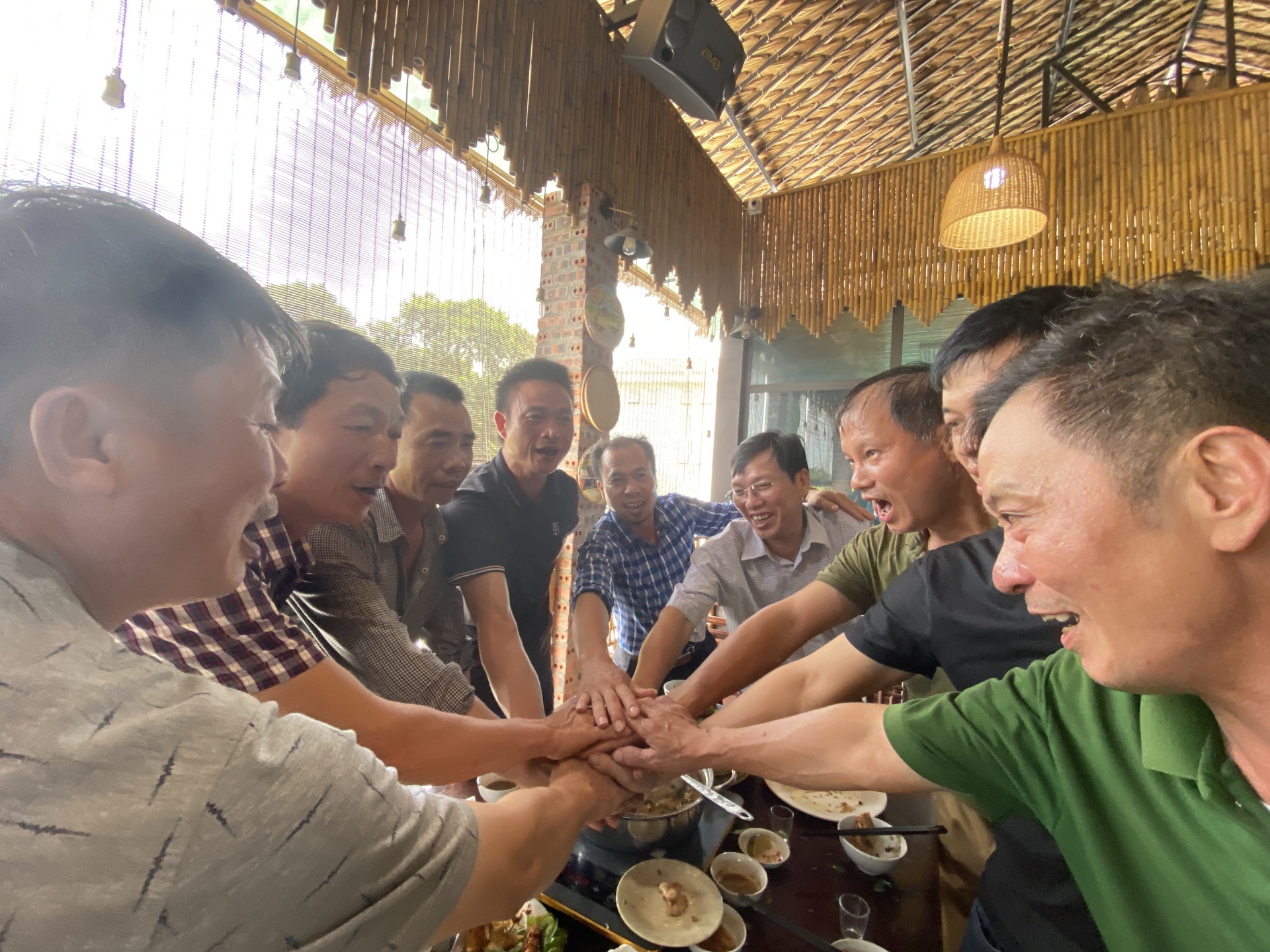 Nụ cười tươi rói của công nhân vừa lấy sổ hưu
