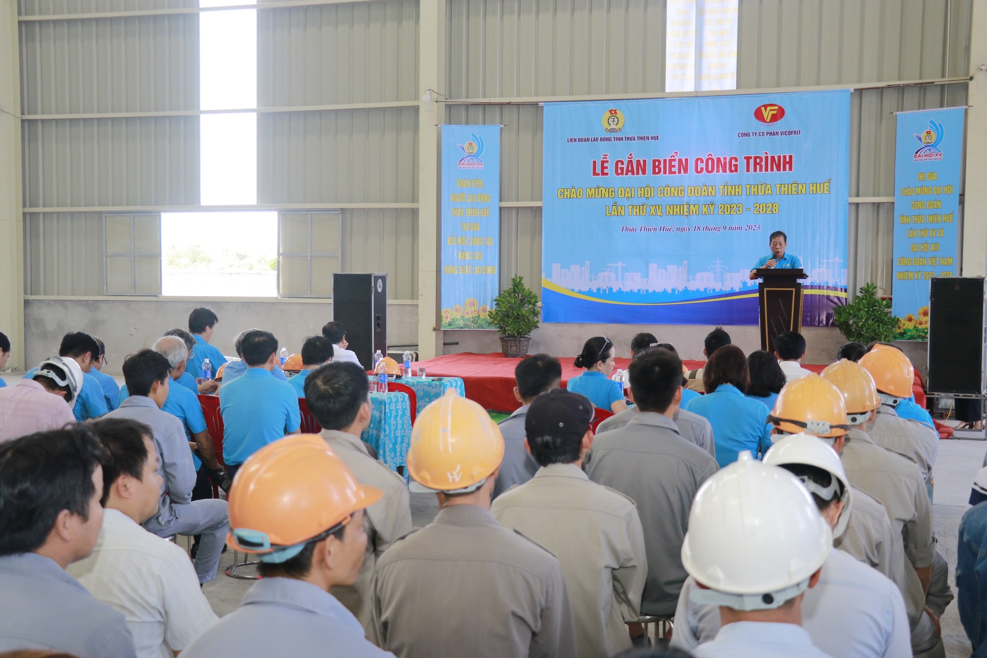 Gắn biển công trình chào mừng Đại hội Công đoàn tỉnh Thừa Thiên Huế lần thứ XV