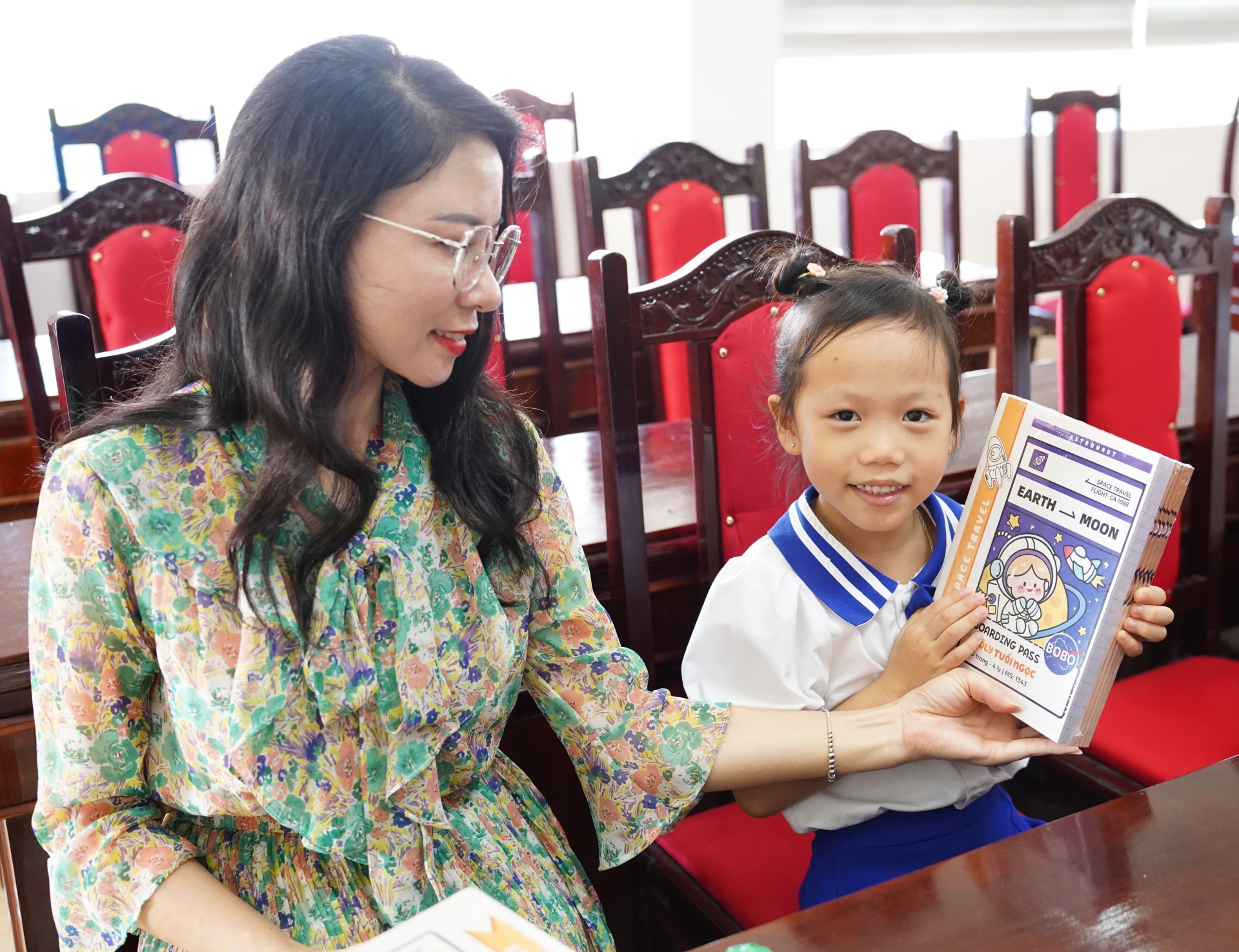 Công đoàn Viên chức tỉnh Nghệ An: Trao 131suất quà cho con đoàn viên