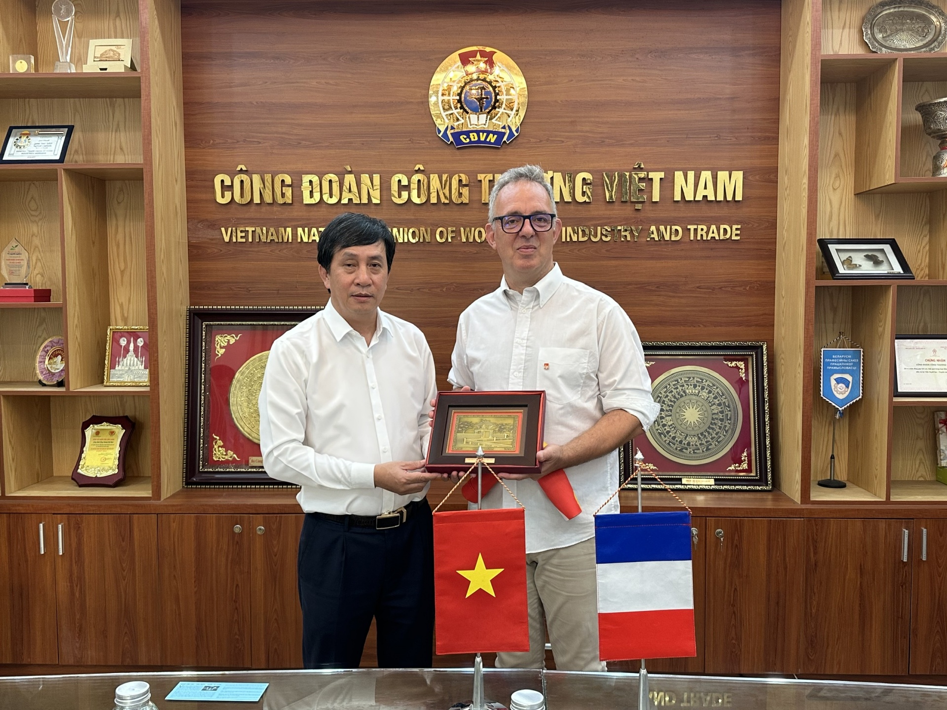 Công đoàn Công thương Việt Nam làm việc với đoàn đại biểu Tổng Liên đoàn Lao động Pháp